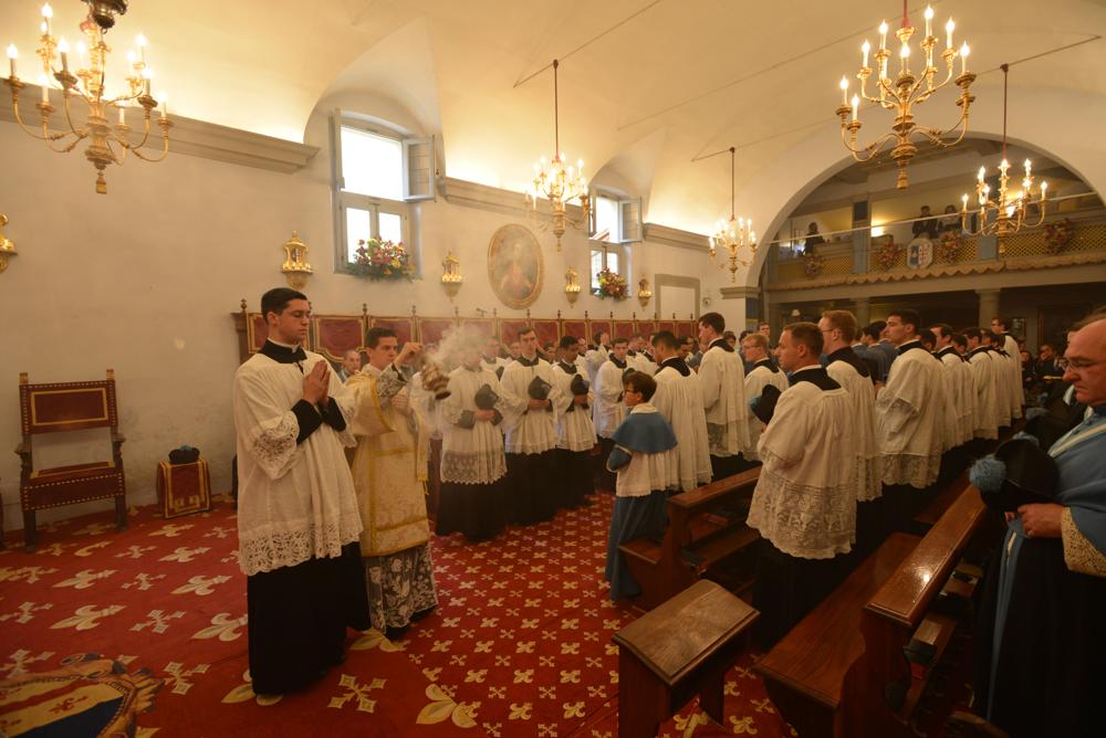 Encensement des chanoines au ch&oelig;ur 